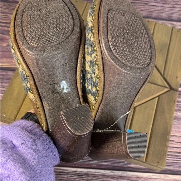 Muk Luks Gray and Brown Knit Heeled Clogs Nordic Print faux fur lined - Picture 6 of 11